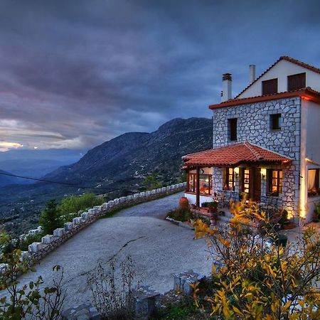 Nefeles Hotel Arachova Bagian luar foto