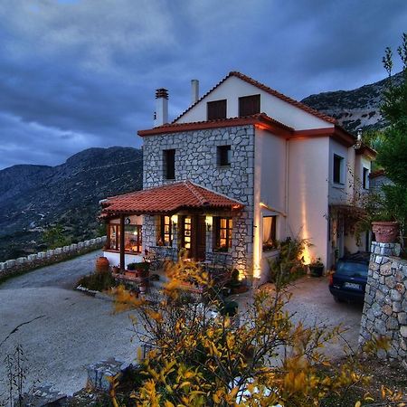 Nefeles Hotel Arachova Bagian luar foto