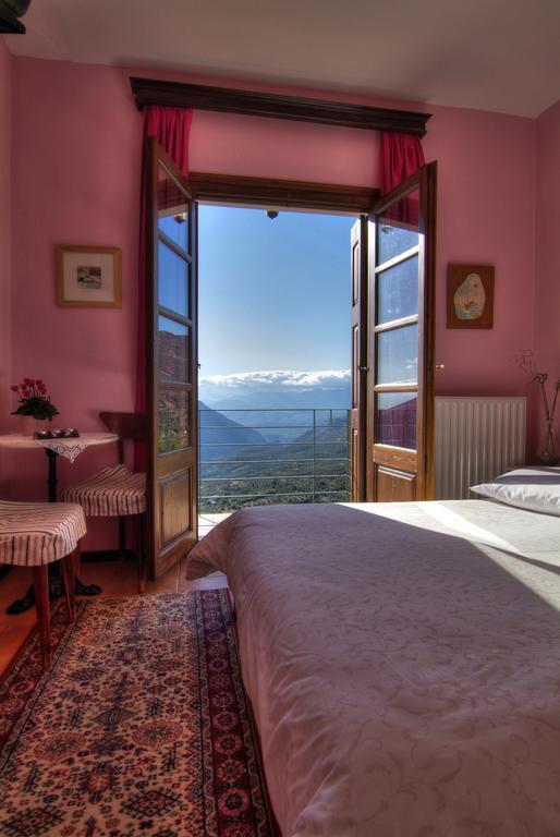 Nefeles Hotel Arachova Bagian luar foto