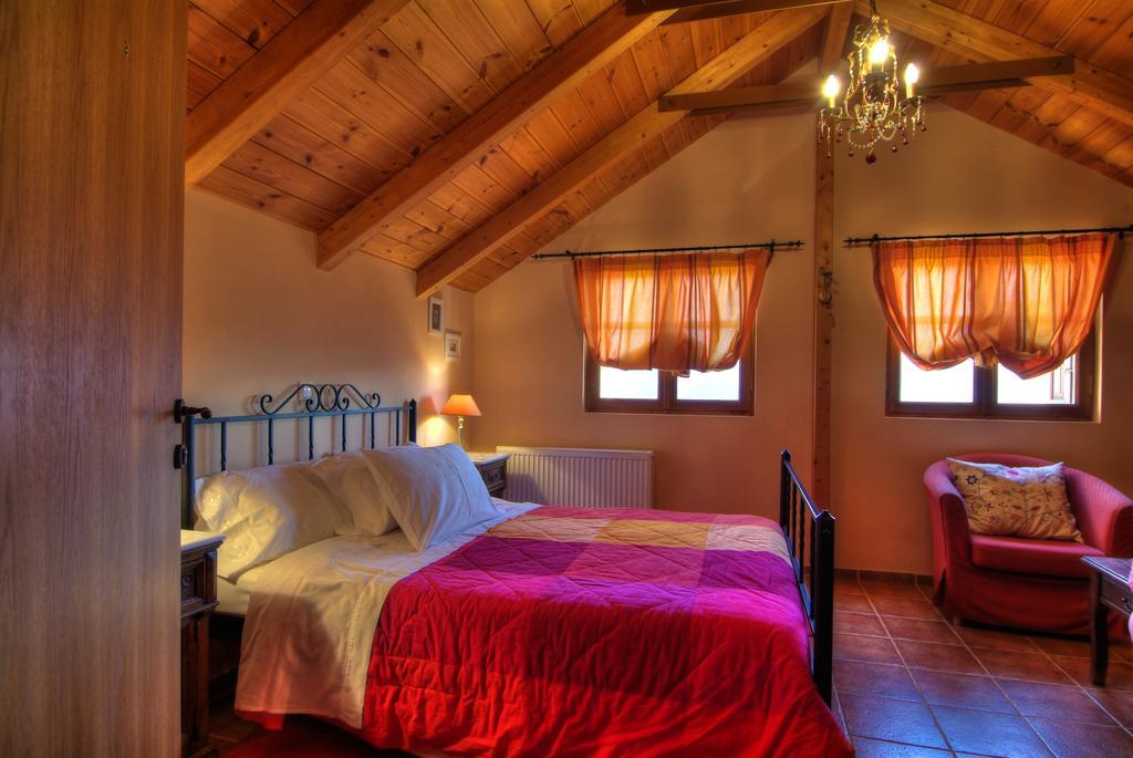 Nefeles Hotel Arachova Bagian luar foto