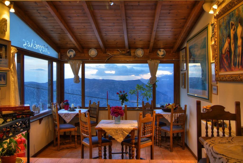 Nefeles Hotel Arachova Bagian luar foto
