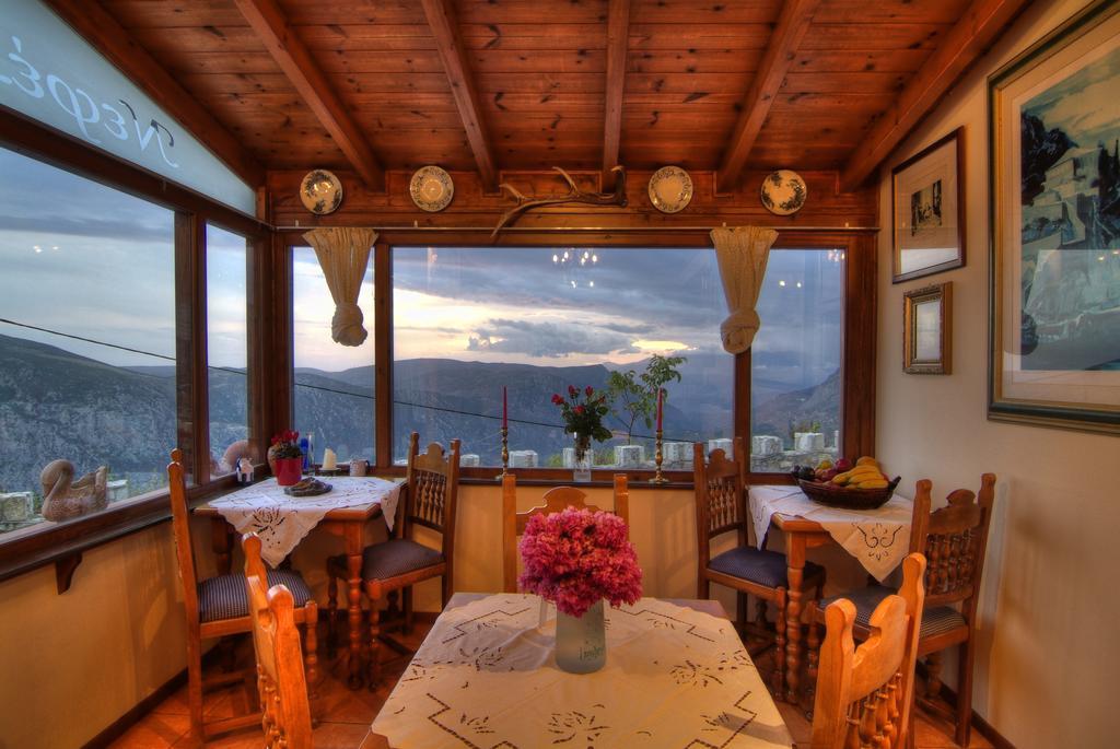 Nefeles Hotel Arachova Bagian luar foto