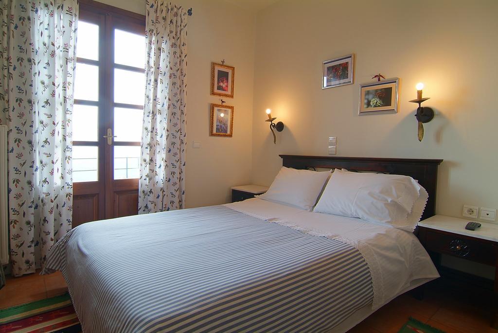 Nefeles Hotel Arachova Bagian luar foto