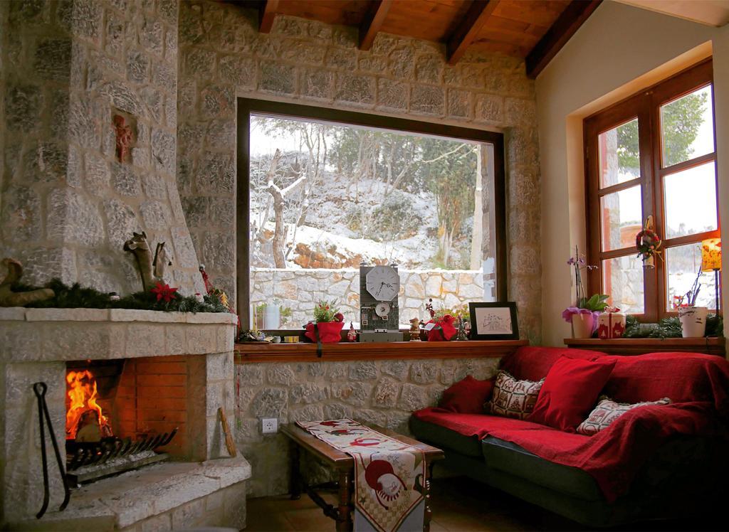 Nefeles Hotel Arachova Bagian luar foto